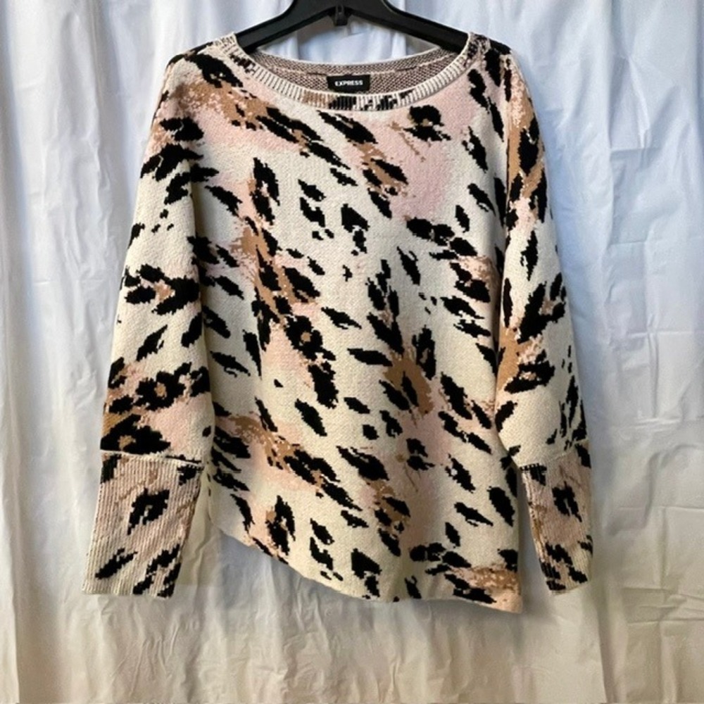 NWT Express Leopard Print Sweater Asymmetrical Hem Slouchy Dropped Shoulder Sz M